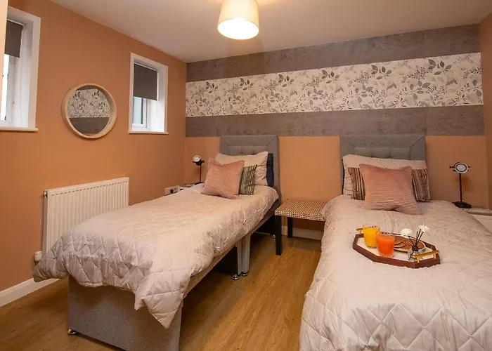 The Monument Apartment, 2 Bedrooms, 2 Bathrooms, Private Balcony, Open Plan Kitchen, Recently Renovated, Code-Access Development, Free Multi Car Park, Ideal Location