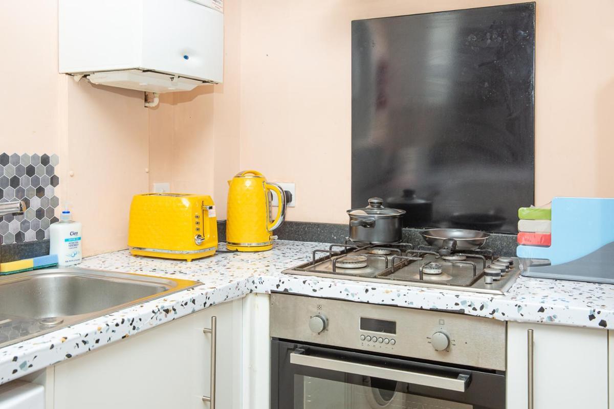The Monument Apartment, 2 Bedrooms, 2 Bathrooms, Private Balcony, Open Plan Kitchen, Recently Renovated, Code-access Development, Free Multi Car Park, Ideal Location Appartement Oxford