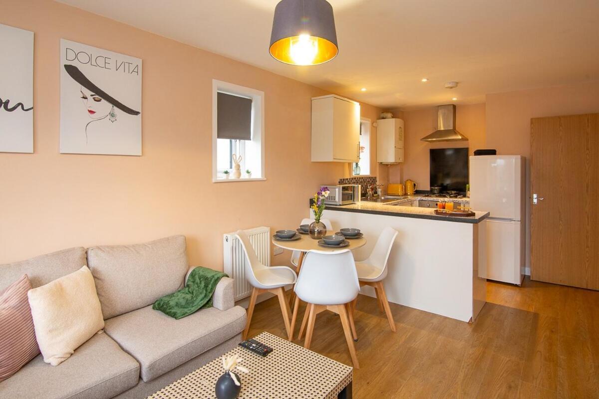 The Monument Apartment, 2 Bedrooms, 2 Bathrooms, Private Balcony, Open Plan Kitchen, Recently Renovated, Code-access Development, Free Multi Car Park, Ideal Location Appartement