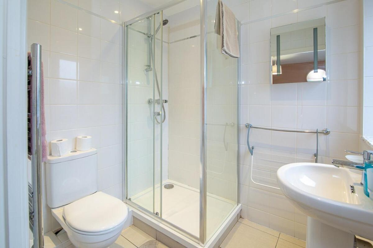 Appartement The Monument Apartment, 2 Bedrooms, 2 Bathrooms, Private Balcony, Open Plan Kitchen, Recently Renovated, Code-access Development, Free Multi Car Park, Ideal Location