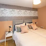 The Monument Apartment, 2 Bedrooms, 2 Bathrooms, Private Balcony, Open Plan Kitchen, Recently Renovated, Code-Access Development, Free Multi Car Park, Ideal Location