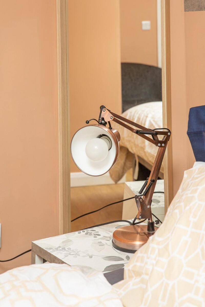 Apartamento The Monument Apartment, 2 Bedrooms, 2 Bathrooms, Private Balcony, Open Plan Kitchen, Recently Renovated, Code-access Development, Free Multi Car Park, Ideal Location Oxford