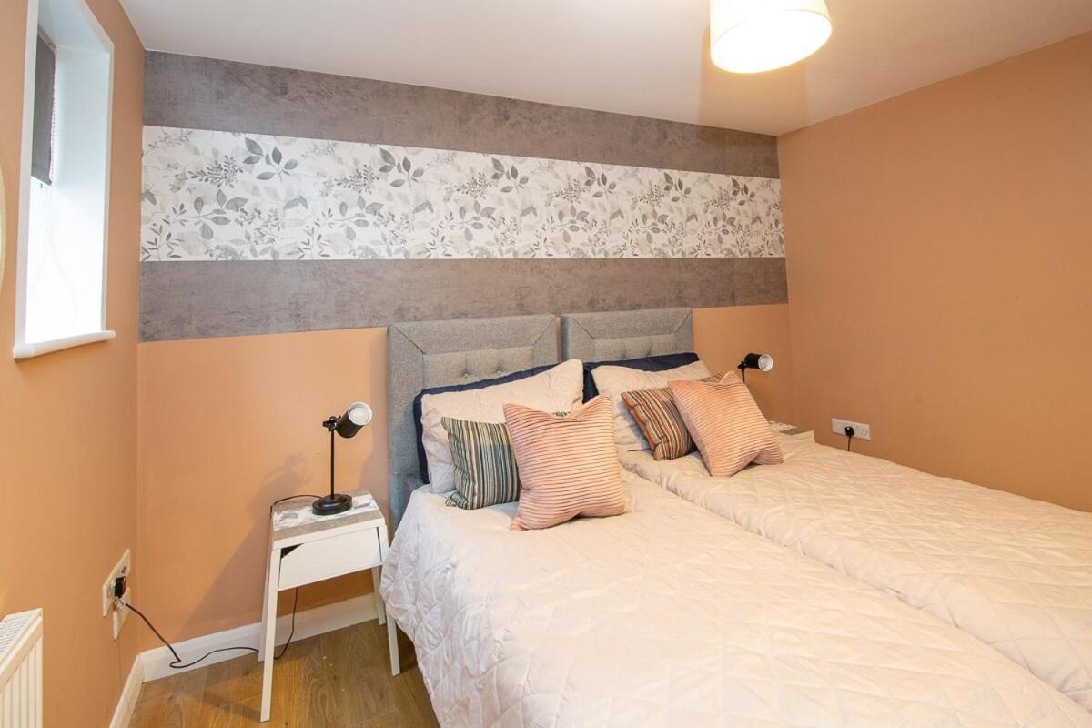 The Monument Apartment, 2 Bedrooms, 2 Bathrooms, Private Balcony, Open Plan Kitchen, Recently Renovated, Code-access Development, Free Multi Car Park, Ideal Location * Oxford