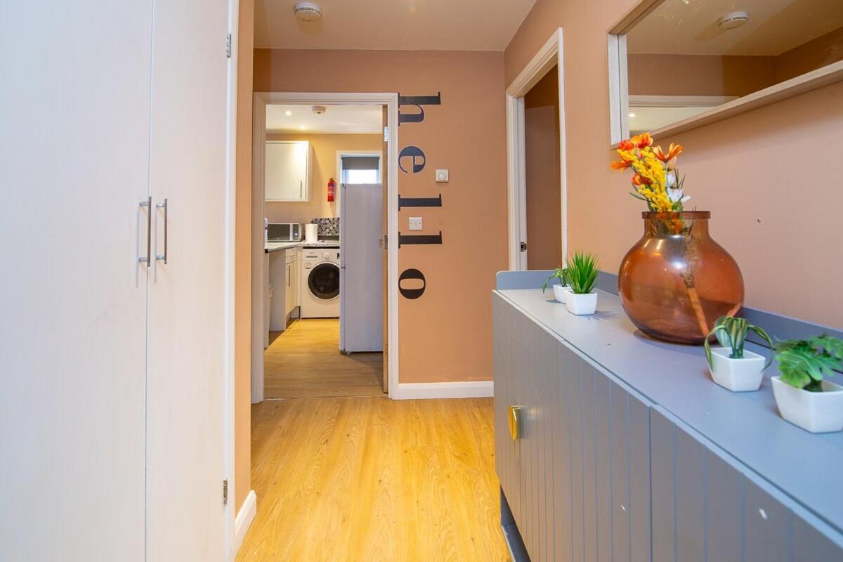 The Monument Apartment, 2 Bedrooms, 2 Bathrooms, Private Balcony, Open Plan Kitchen, Recently Renovated, Code-access Development, Free Multi Car Park, Ideal Location *